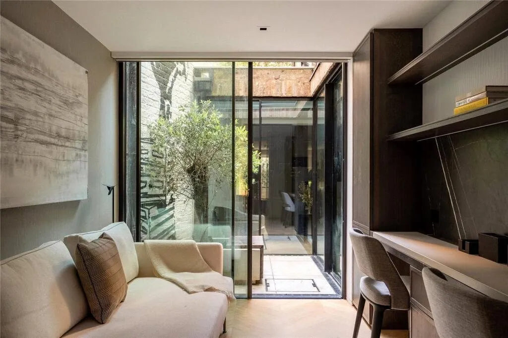 Berkeley Gardens, London, W8, photo 15