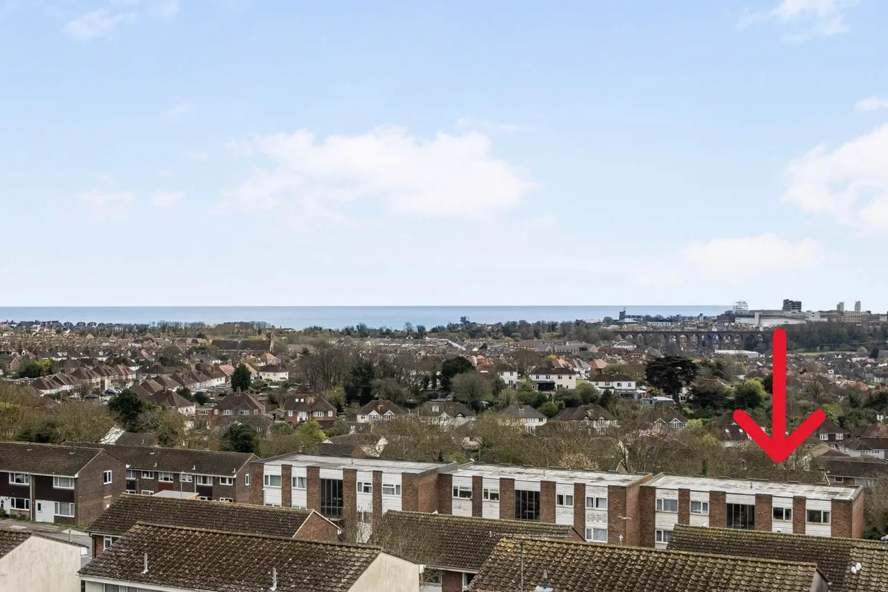 2 bed flat for sale, Holywell Avenue, Folkestone, CT19