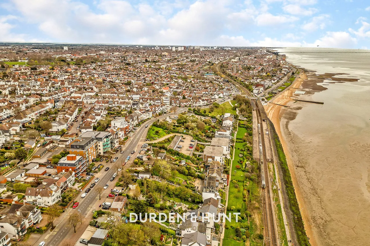 Grand Parade, Leigh-On-Sea, SS9, photo 32