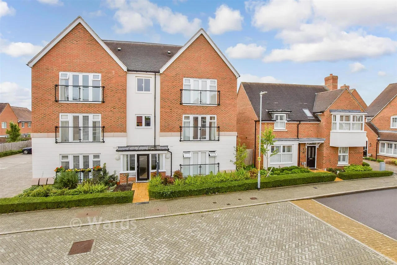 Royal Crescent, Kings Hill, ME19, photo 4