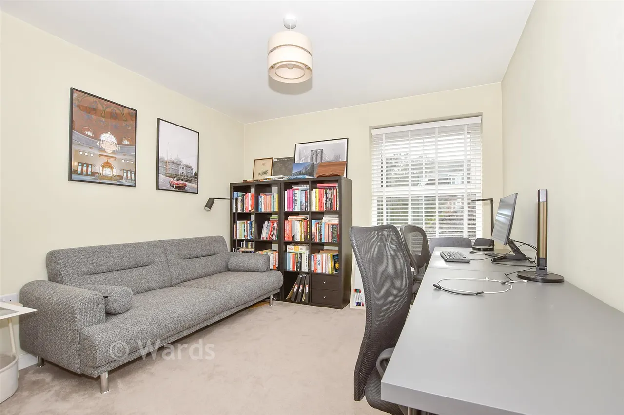 Royal Crescent, Kings Hill, ME19, photo 7