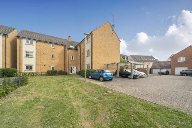 2 bed flat for sale, Sir Frank Williams Avenue, Didcot, OX11