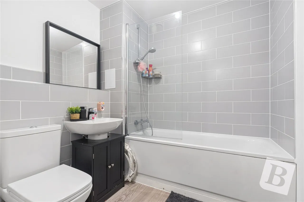 Windstar Drive, South Ockendon, RM15, photo 9