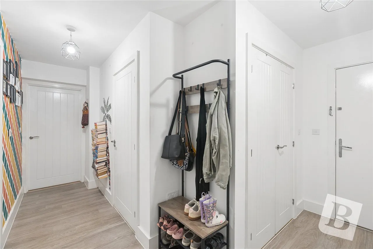 Windstar Drive, South Ockendon, RM15, photo 5