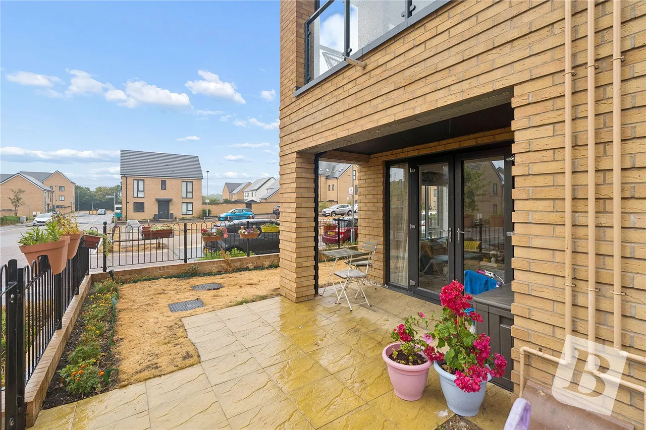 Windstar Drive, South Ockendon, RM15, photo 10