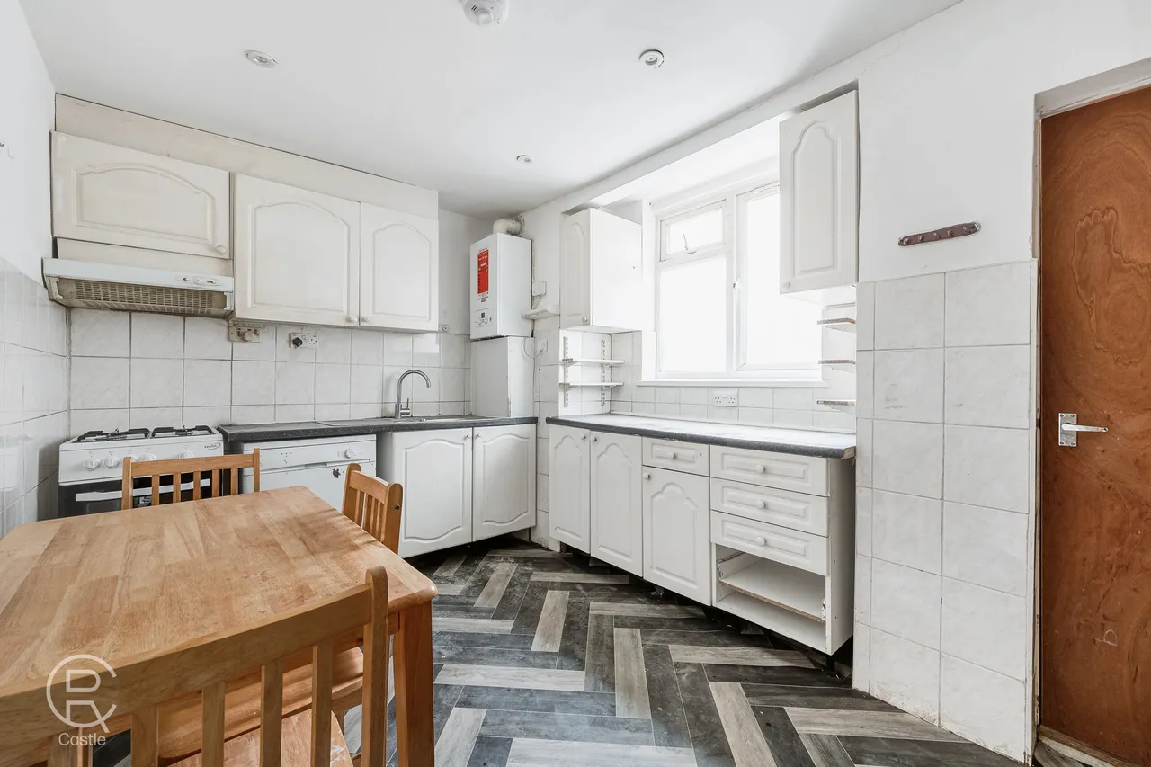 Greenford Avenue, London, W7 3QP, photo 4