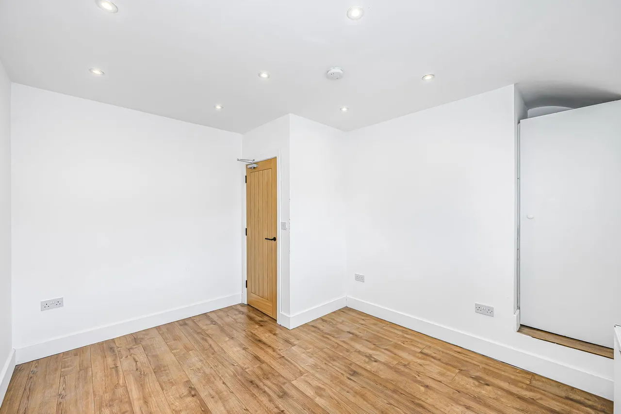 Oval Road, Dagenham, RM10, photo 15