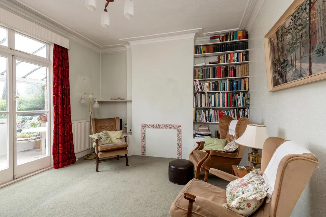 Old Road East, Gravesend, Kent DA12 1NX, photo 8