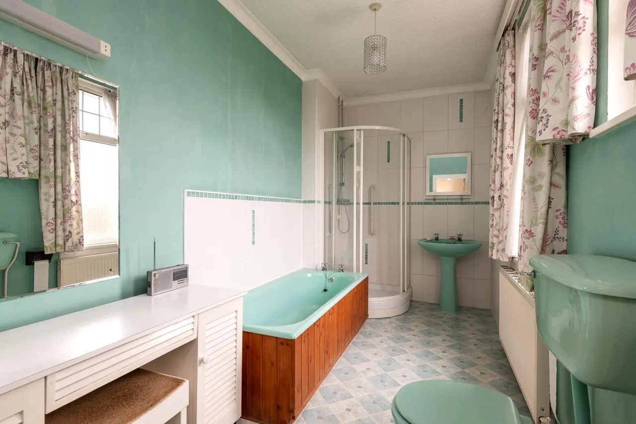 Old Road East, Gravesend, Kent DA12 1NX, photo 14