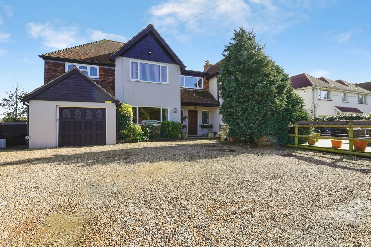 5 bed house for sale — Cherry Garden Avenue, Folkestone, Kent, CT19