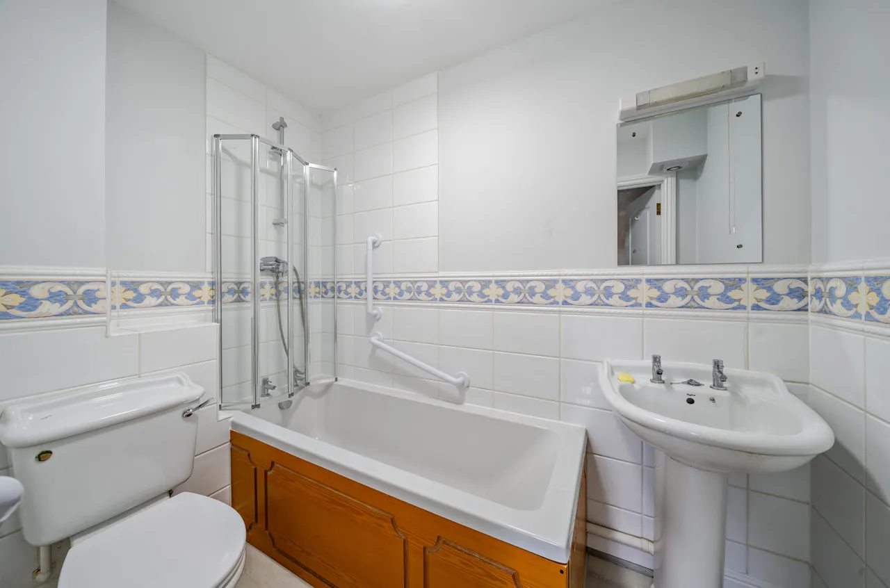 Branksomewood Road, Fleet, GU51, photo 6