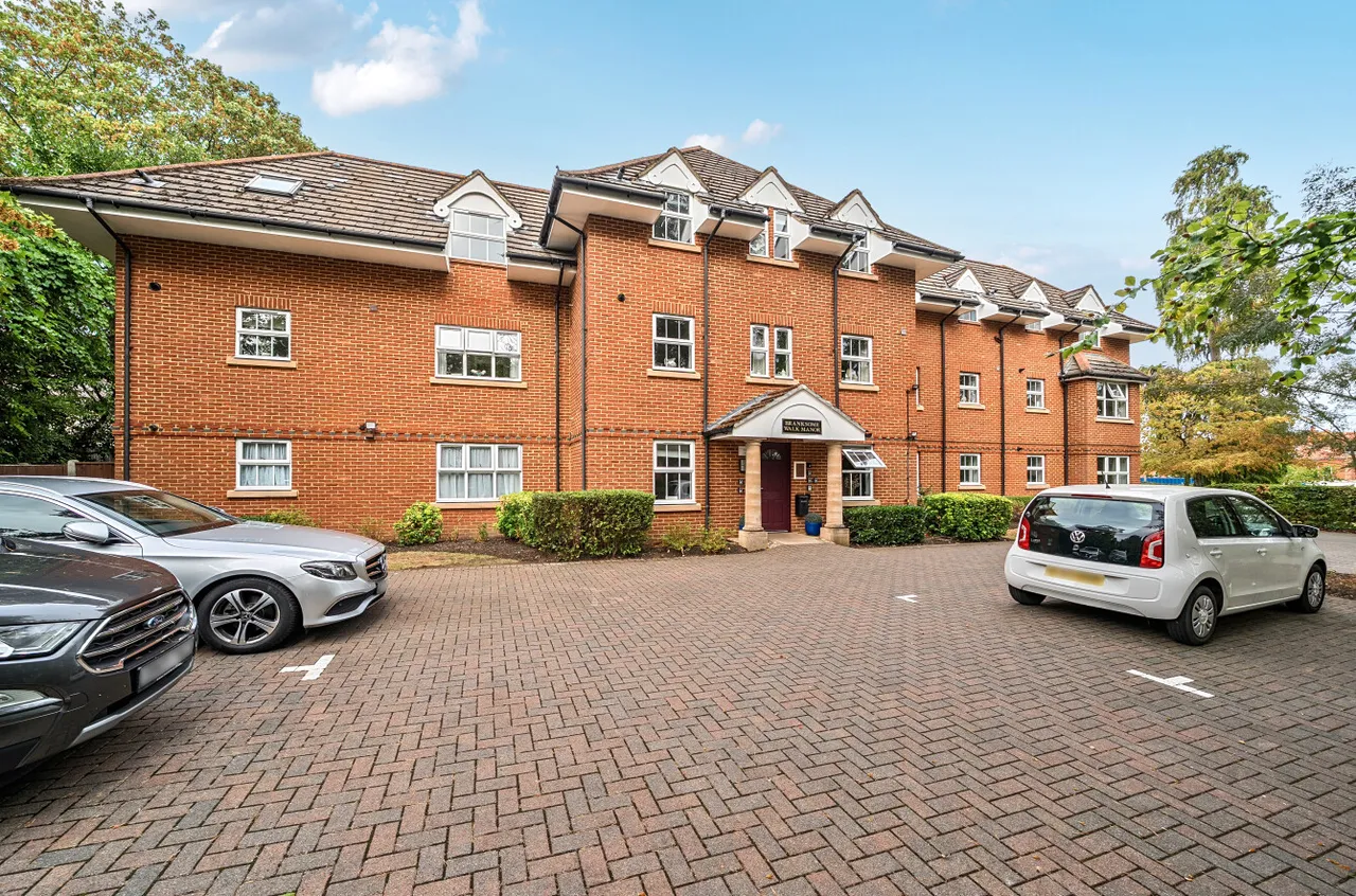 Branksomewood Road, Fleet, GU51, photo 12