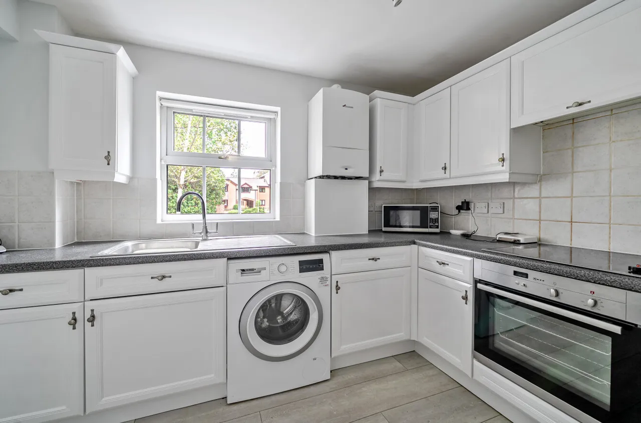 Branksomewood Road, Fleet, GU51, photo 3