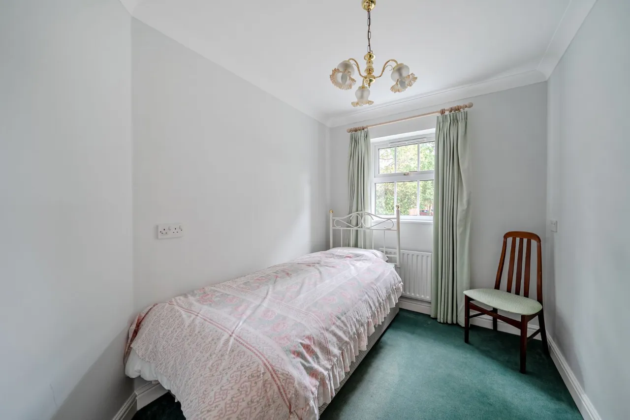 Branksomewood Road, Fleet, GU51, photo 10