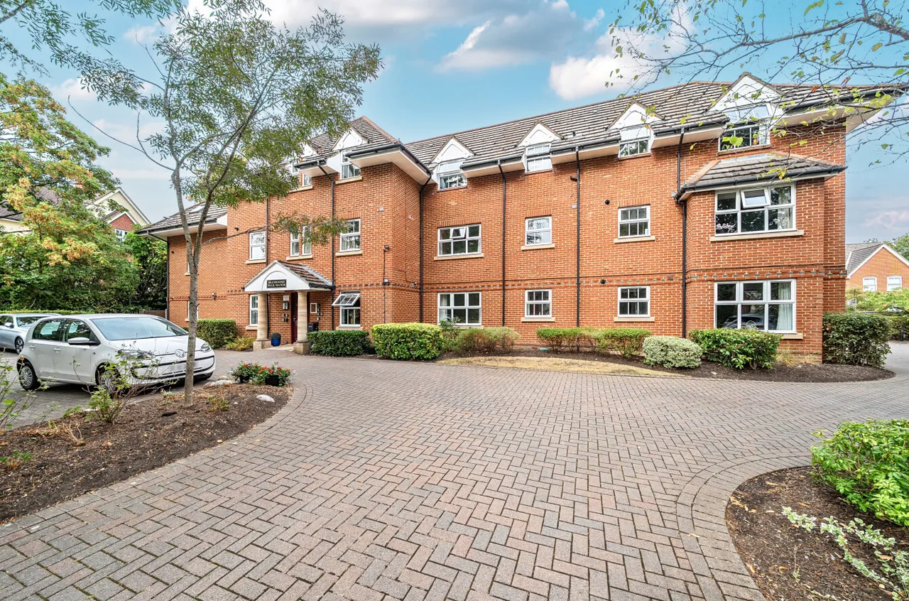 2 bed flat for sale, Branksomewood Road, Fleet, GU51