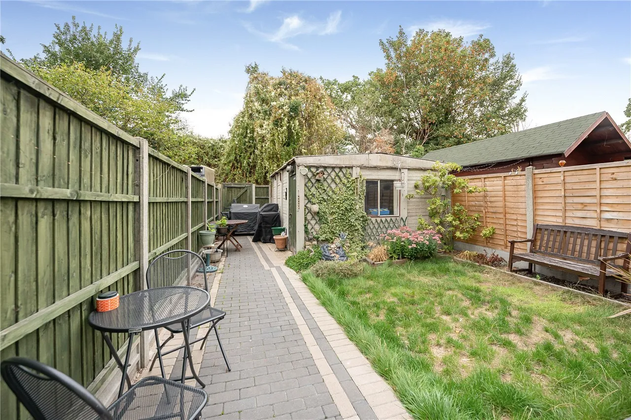 Evelyn Close, Twickenham, TW2, photo 12