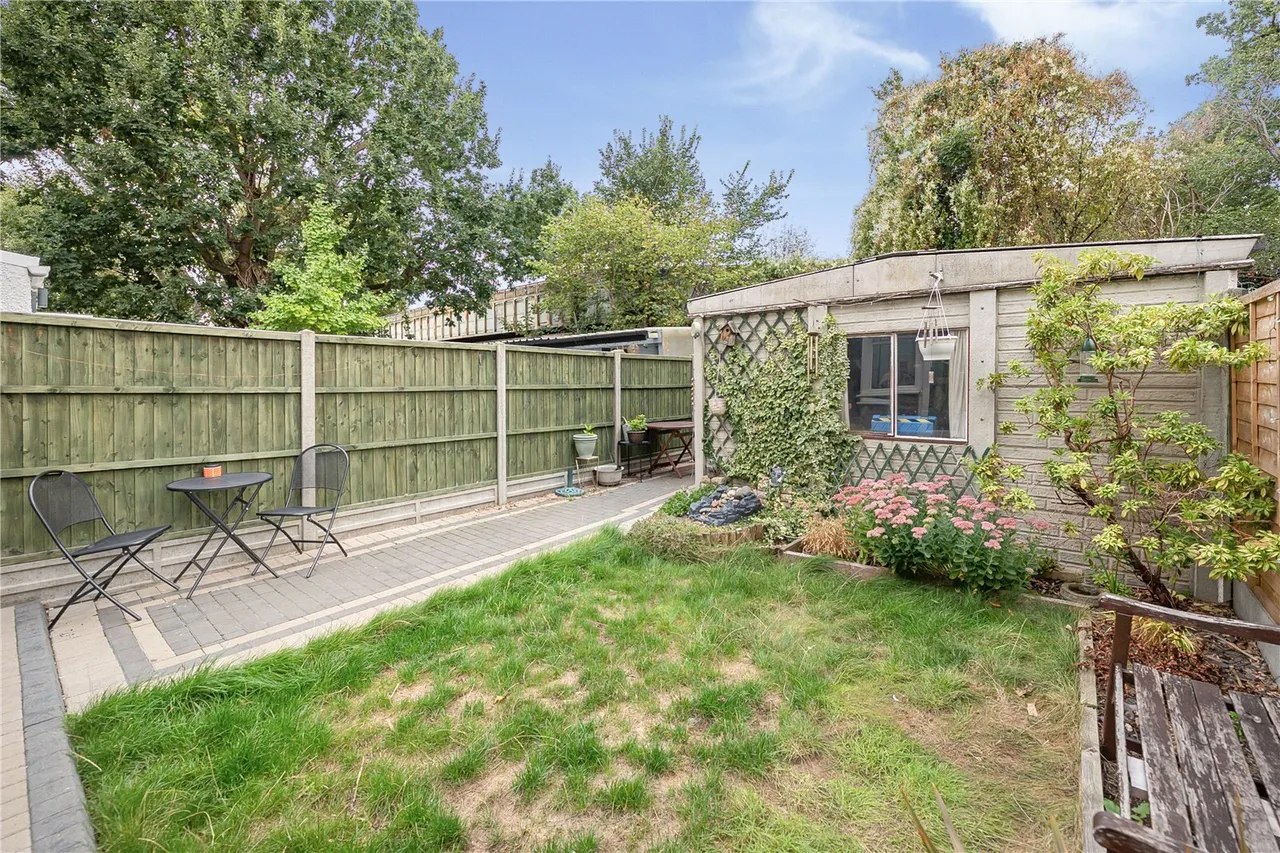 Evelyn Close, Twickenham, TW2, photo 11