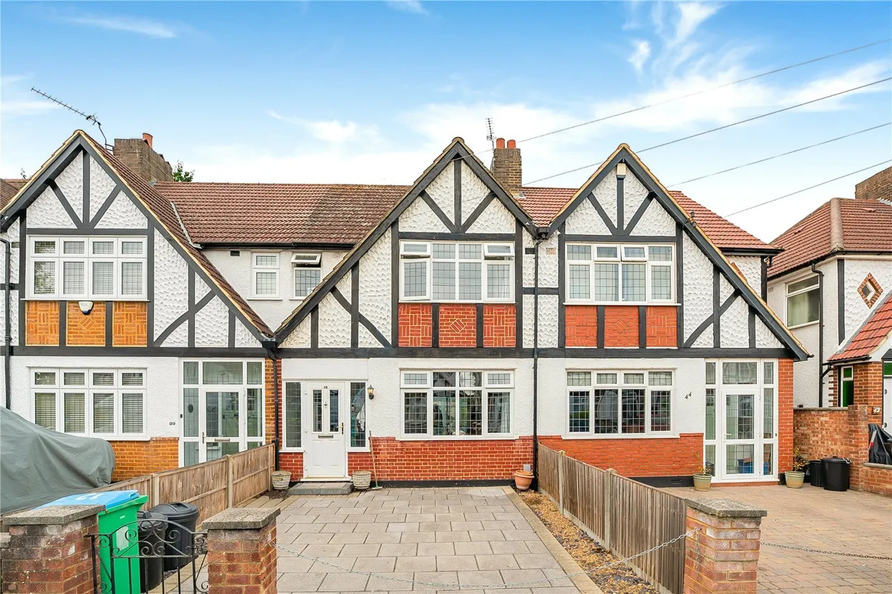 3 bed house for sale, Evelyn Close, Twickenham, TW2
