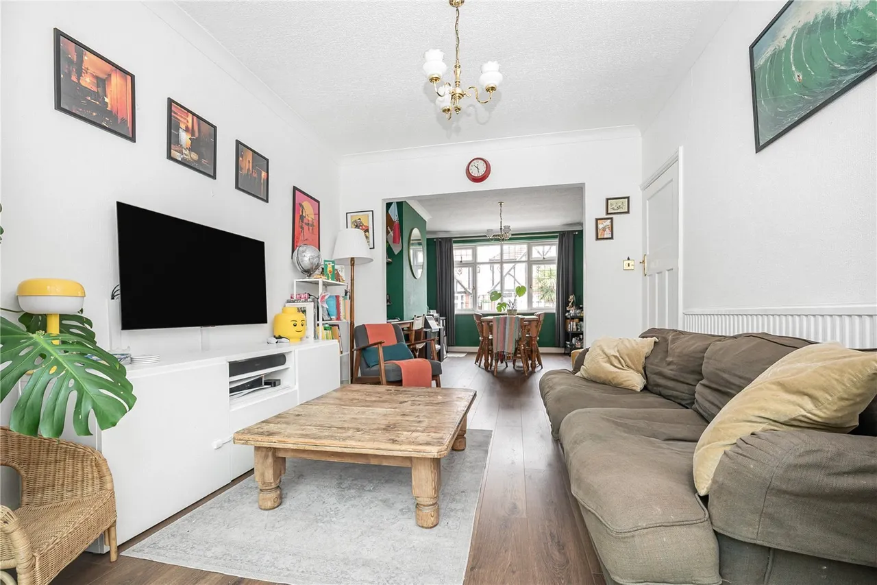 Evelyn Close, Twickenham, TW2, photo 3