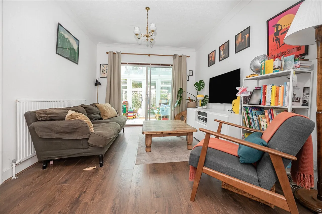 Evelyn Close, Twickenham, TW2, photo 4