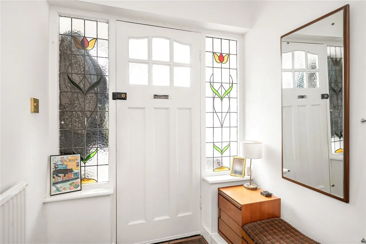 Evelyn Close, Twickenham, TW2, photo 10