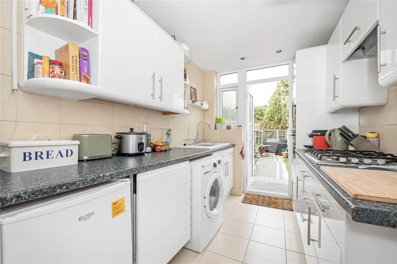 Evelyn Close, Twickenham, TW2, photo 5
