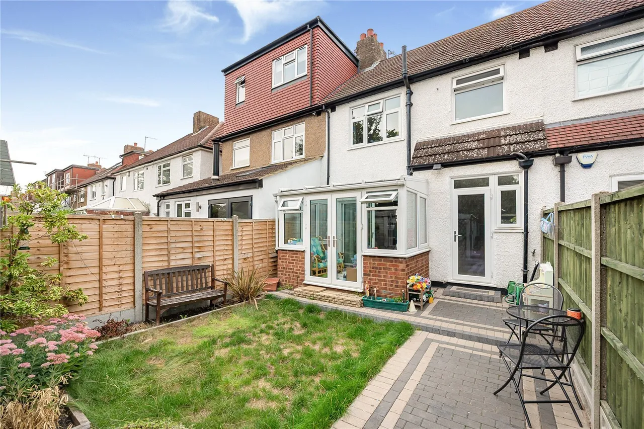 Evelyn Close, Twickenham, TW2, photo 13