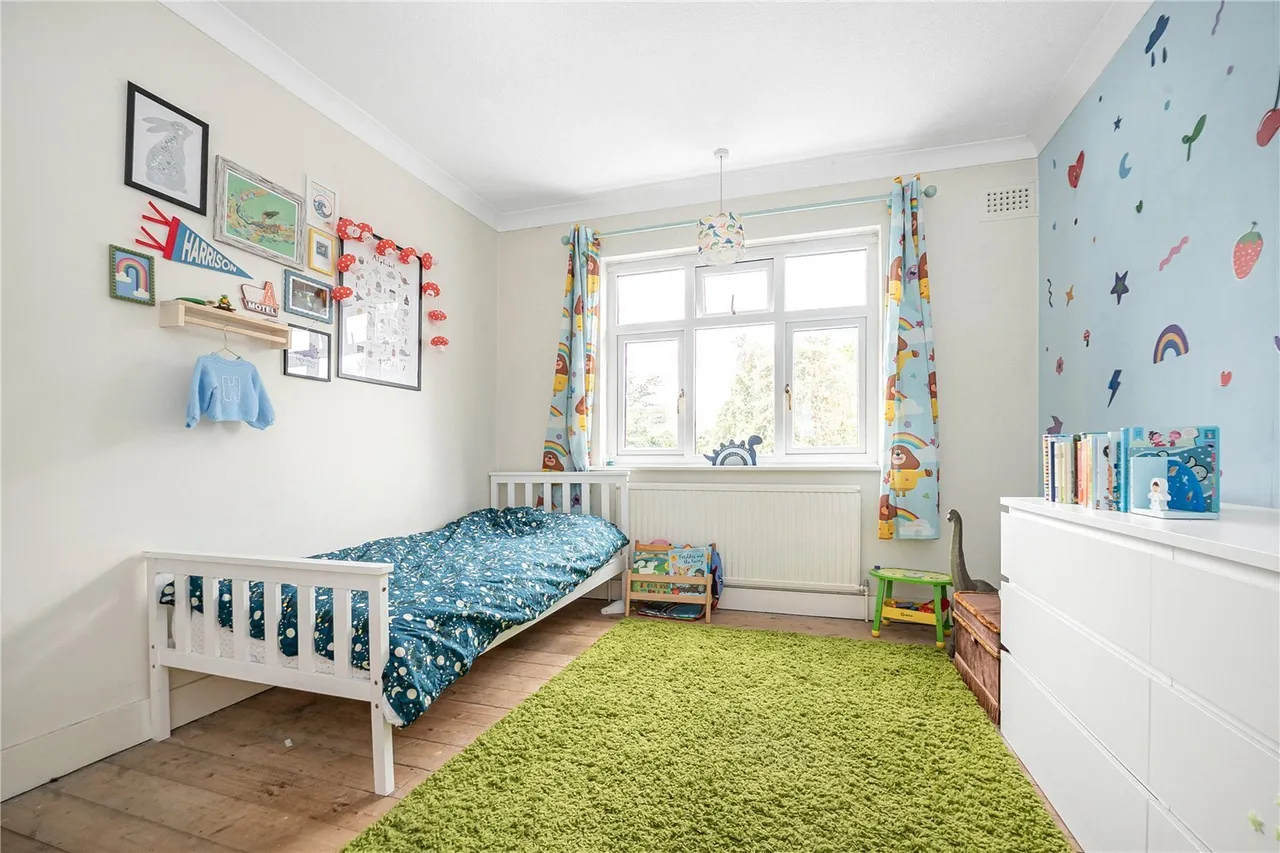 Evelyn Close, Twickenham, TW2, photo 7