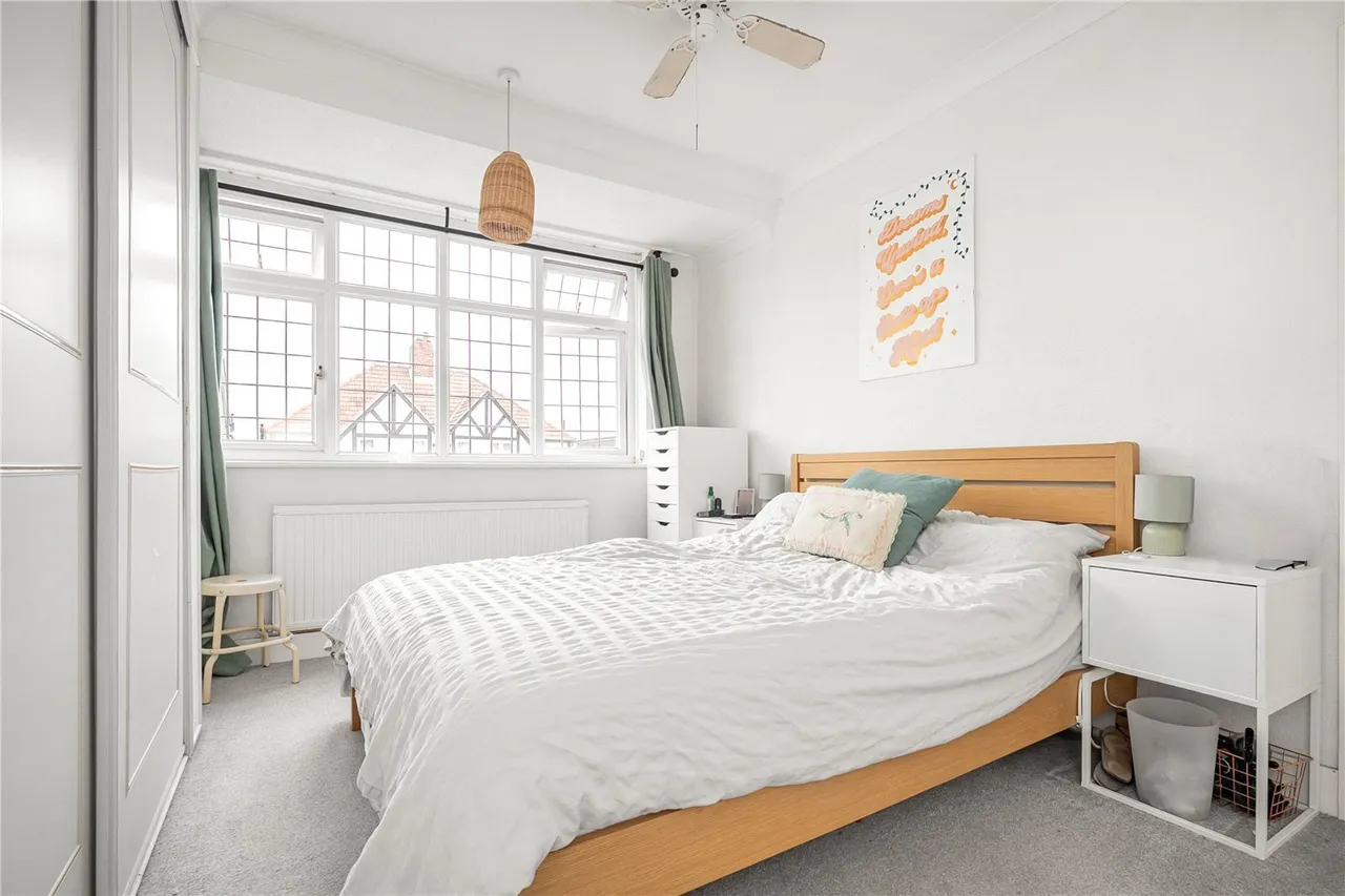 Evelyn Close, Twickenham, TW2, photo 6