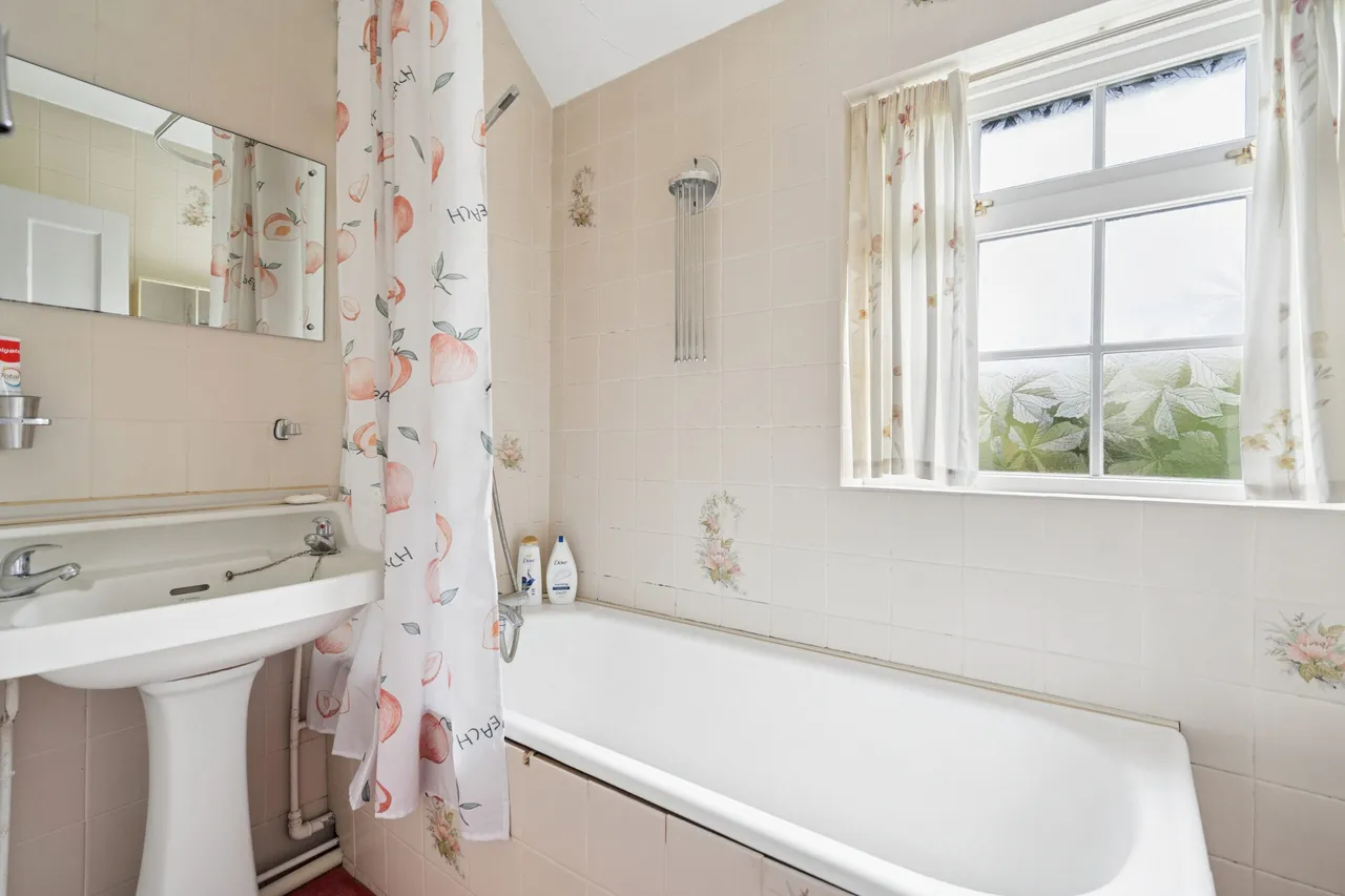 Whyteleafe, 5 Woodwaye, Watford, WD19 4NN, photo 16