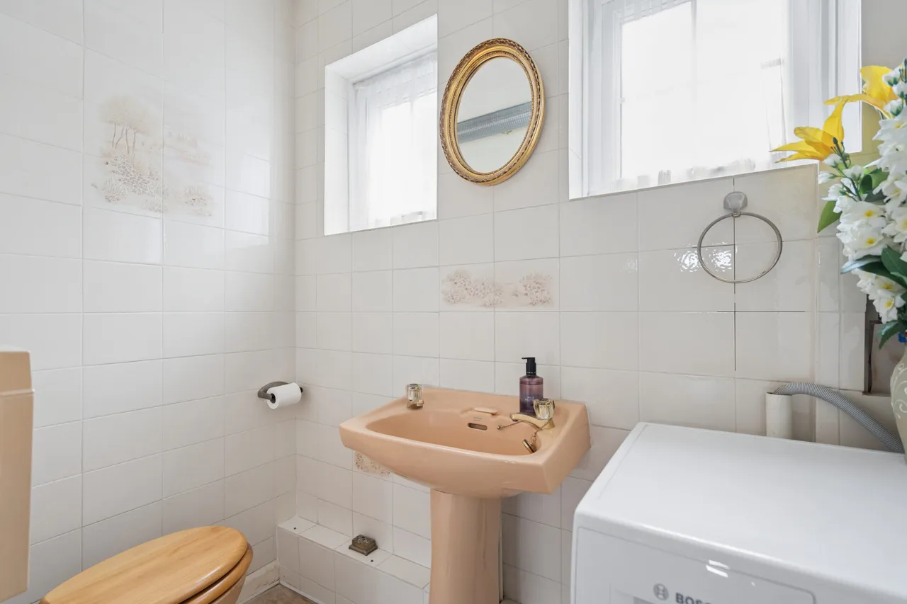 Whyteleafe, 5 Woodwaye, Watford, WD19 4NN, photo 10