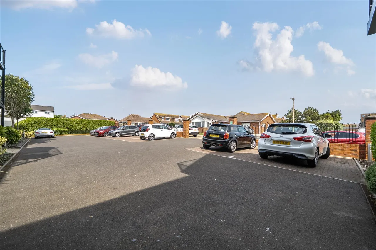 Rowe Avenue, Peacehaven, BN10, photo 14