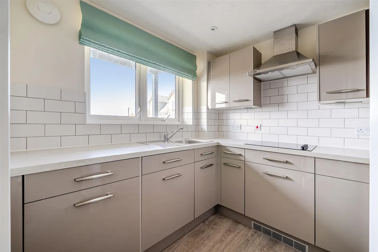 Rowe Avenue, Peacehaven, BN10, photo 3