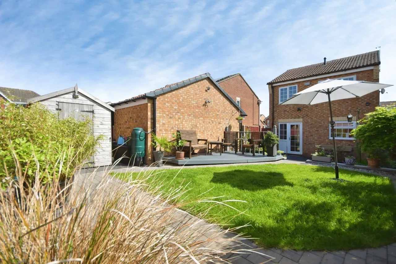 West Croft Drive, CHESTERFIELD, Derbyshire, S43, photo 2