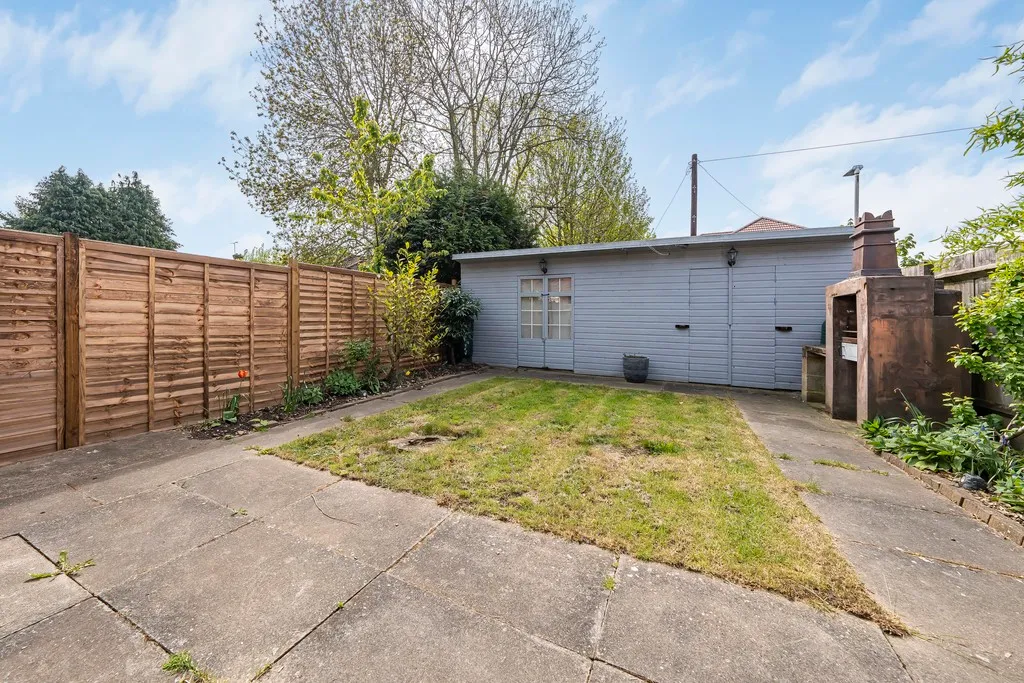 Adrian Close, Harefield, photo 3