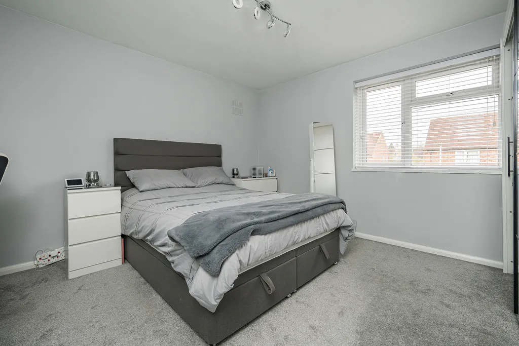 Adrian Close, Harefield, photo 8