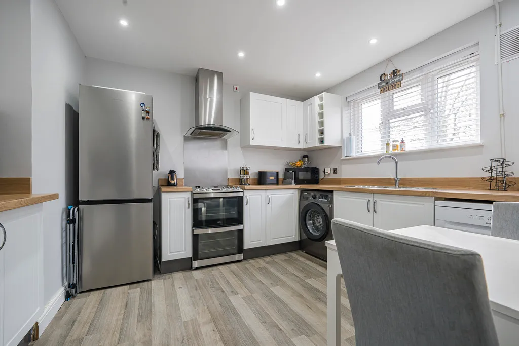 Adrian Close, Harefield, photo 22