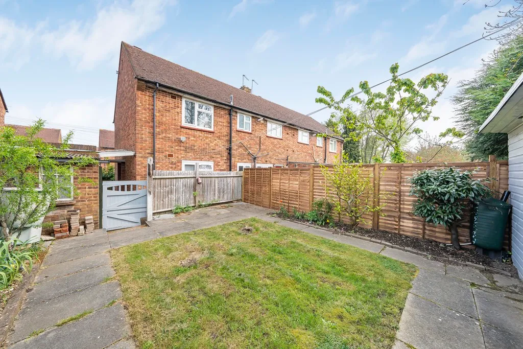 Adrian Close, Harefield, photo 33
