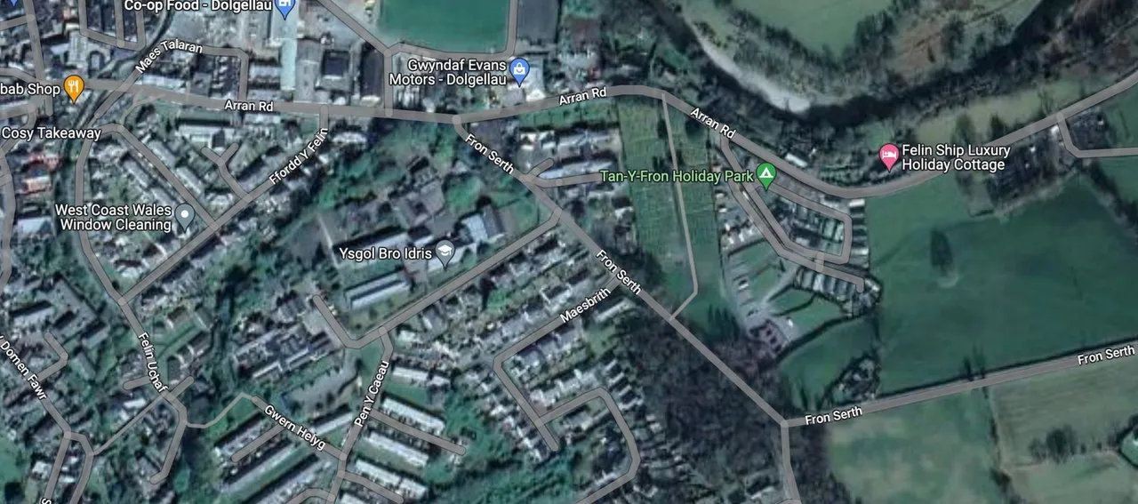 Former Ambulance Site, Fron Serth, LL40, photo 4