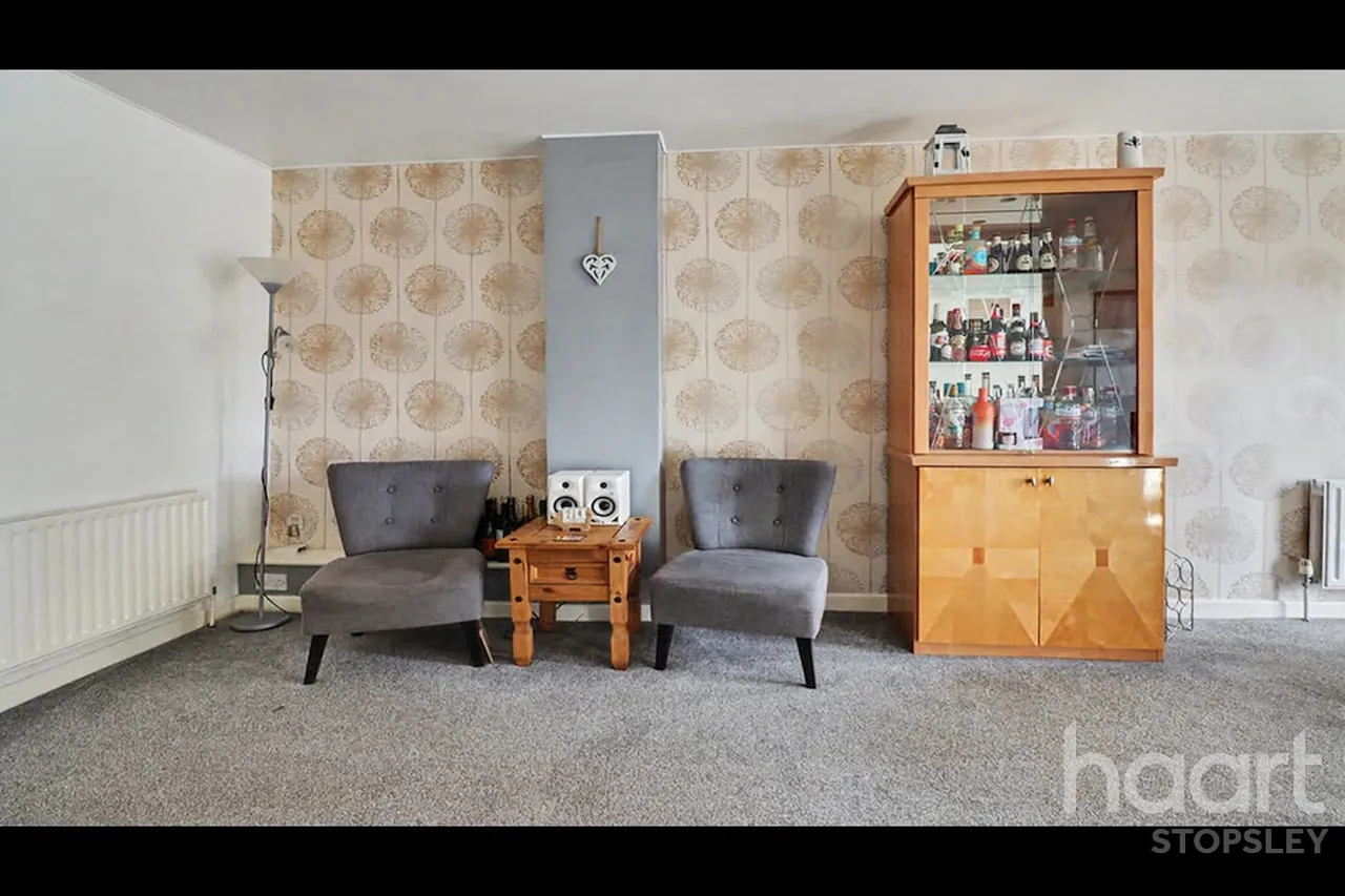Roedean Close, Luton, LU2, photo 13