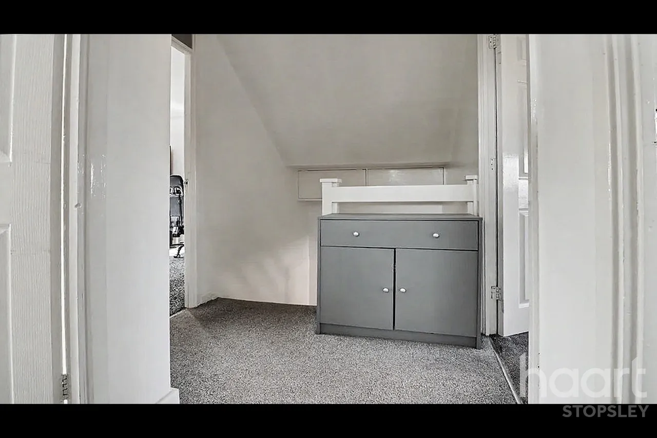 Roedean Close, Luton, LU2, photo 14