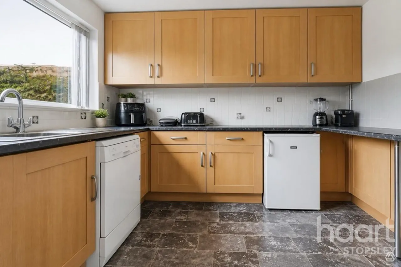 Roedean Close, Luton, LU2, photo 3
