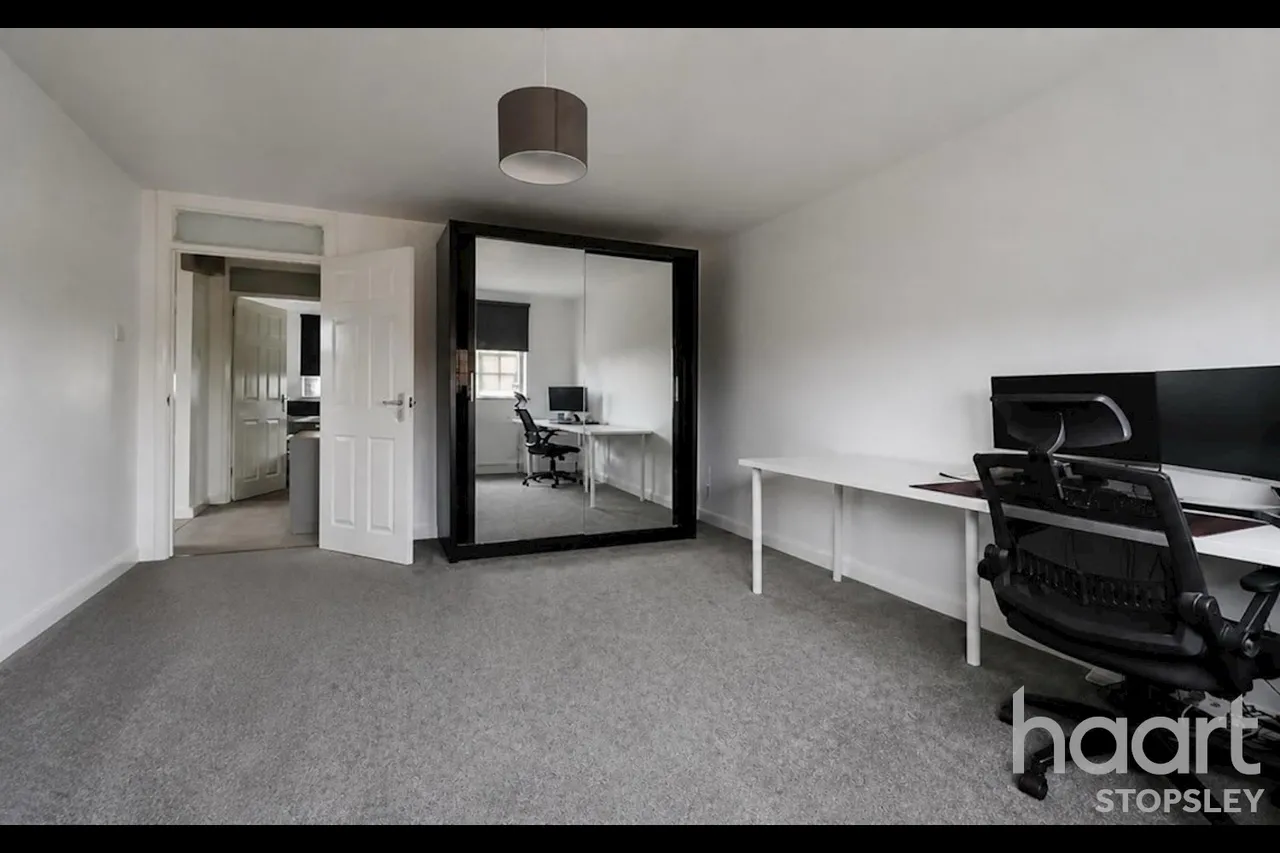 Roedean Close, Luton, LU2, photo 17