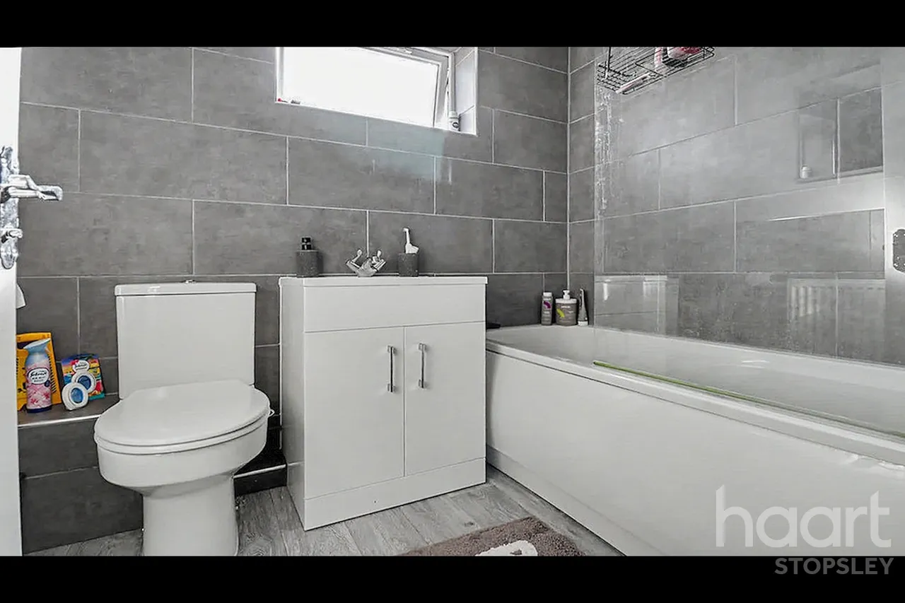Roedean Close, Luton, LU2, photo 18