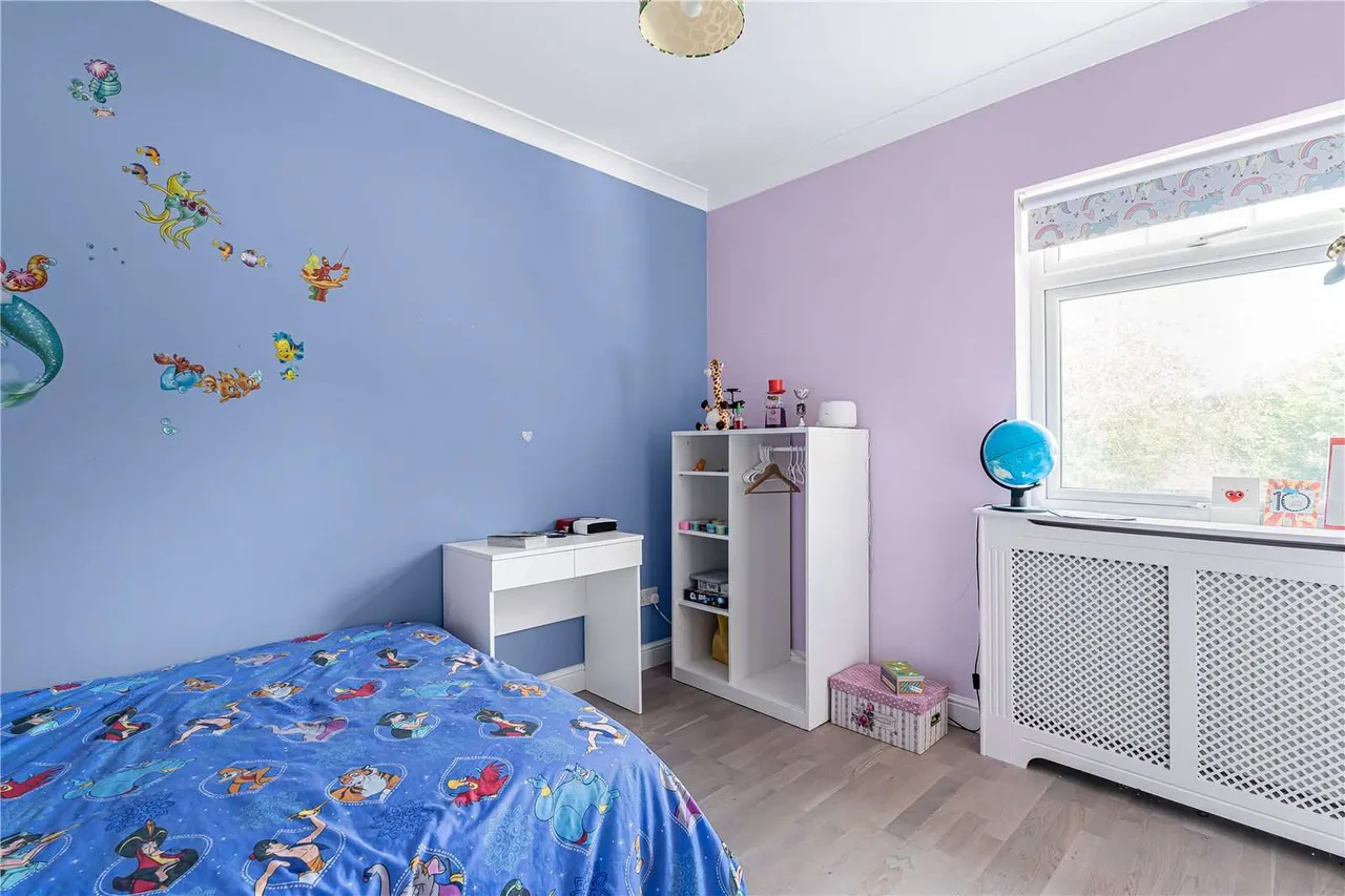Gunnersbury Avenue, London, W5 4LR, photo 11