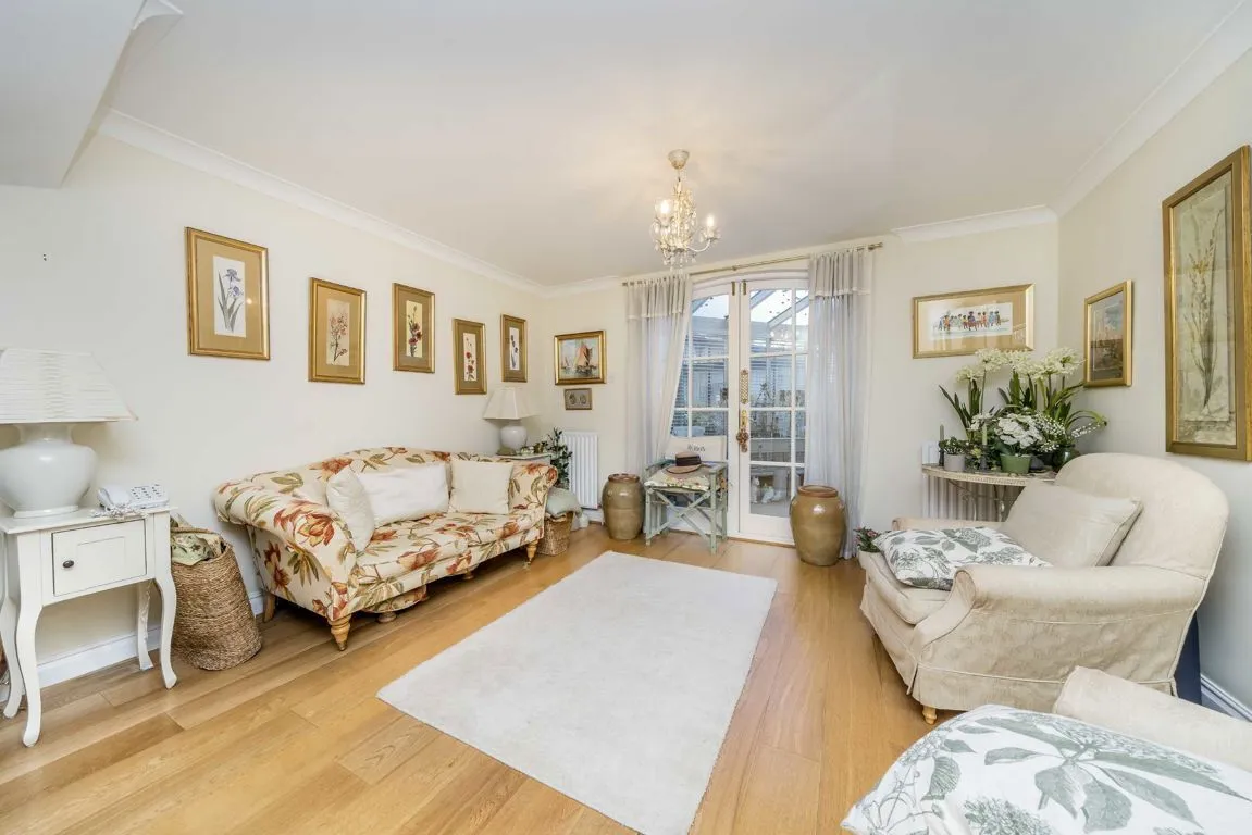 White Heron Mews, TW11, photo 2