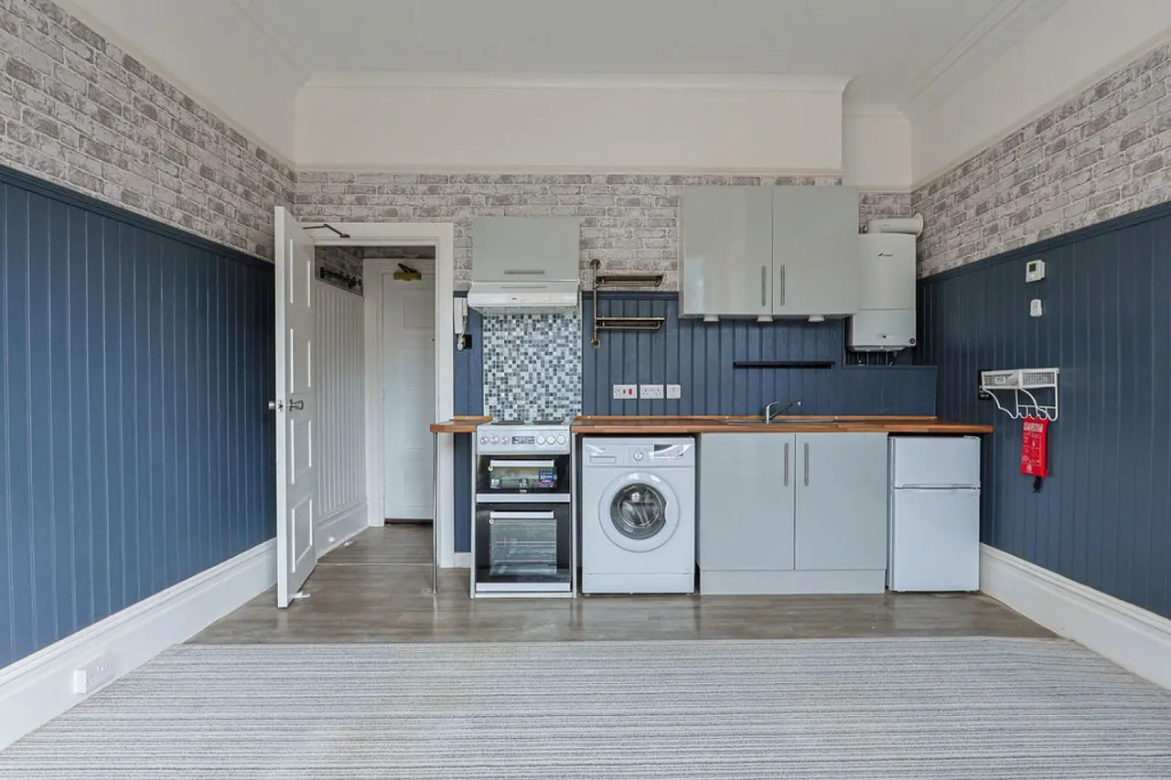 flat for sale — Stourcliffe Avenue, Bournemouth