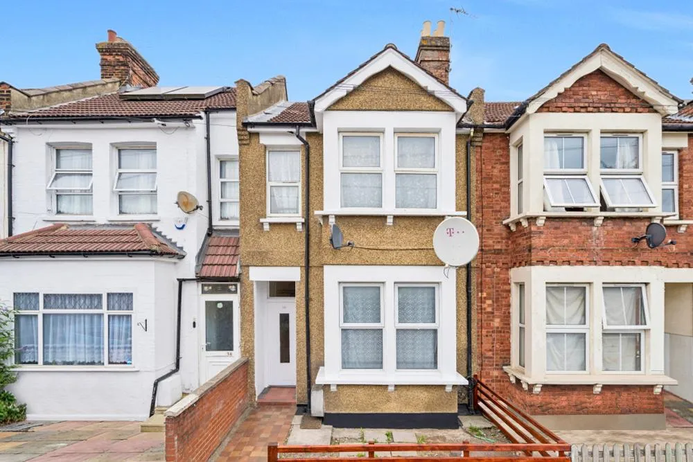 Cecil Road, Wealdstone, HA3, photo 2