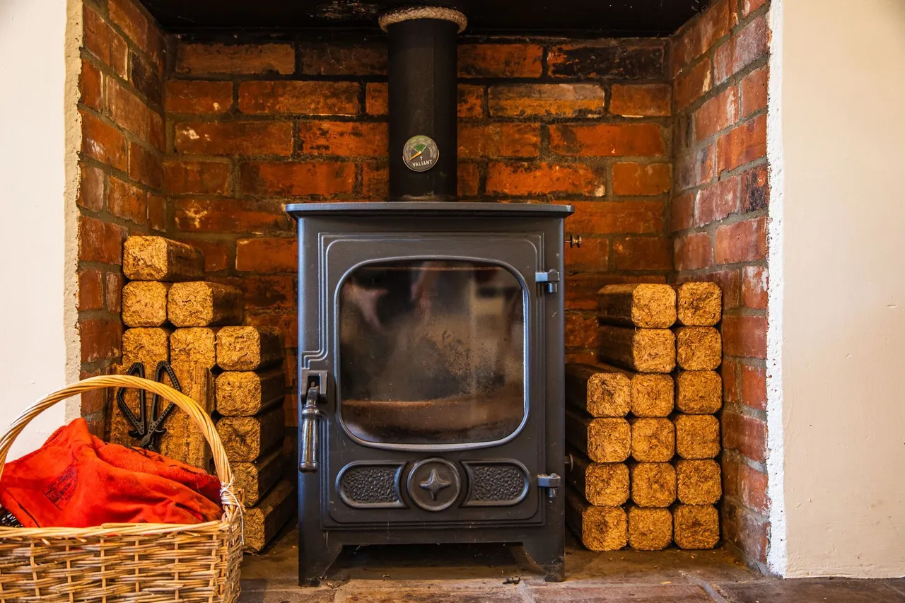 Flint and Brick Cottage in East Runton, photo 14