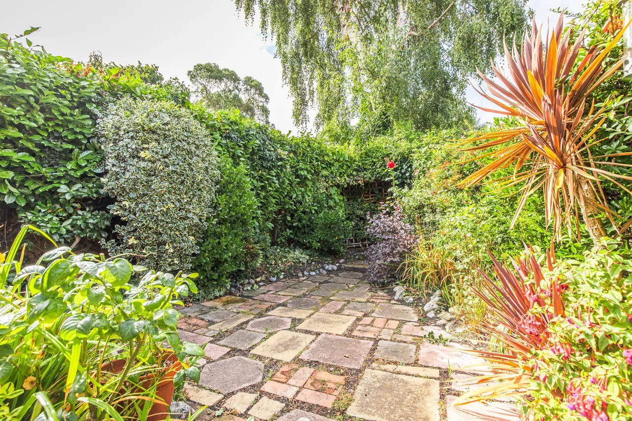 Flint and Brick Cottage in East Runton, photo 16